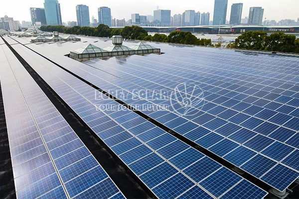 Čínska vláda znižuje vrátenie daní pre fotovoltaický priemysel